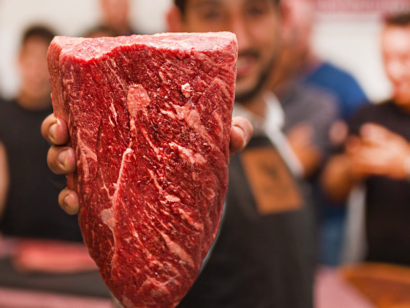 Netão Bom Beef conta qual é o melhor tipo de carne bovina para fazer em casa
